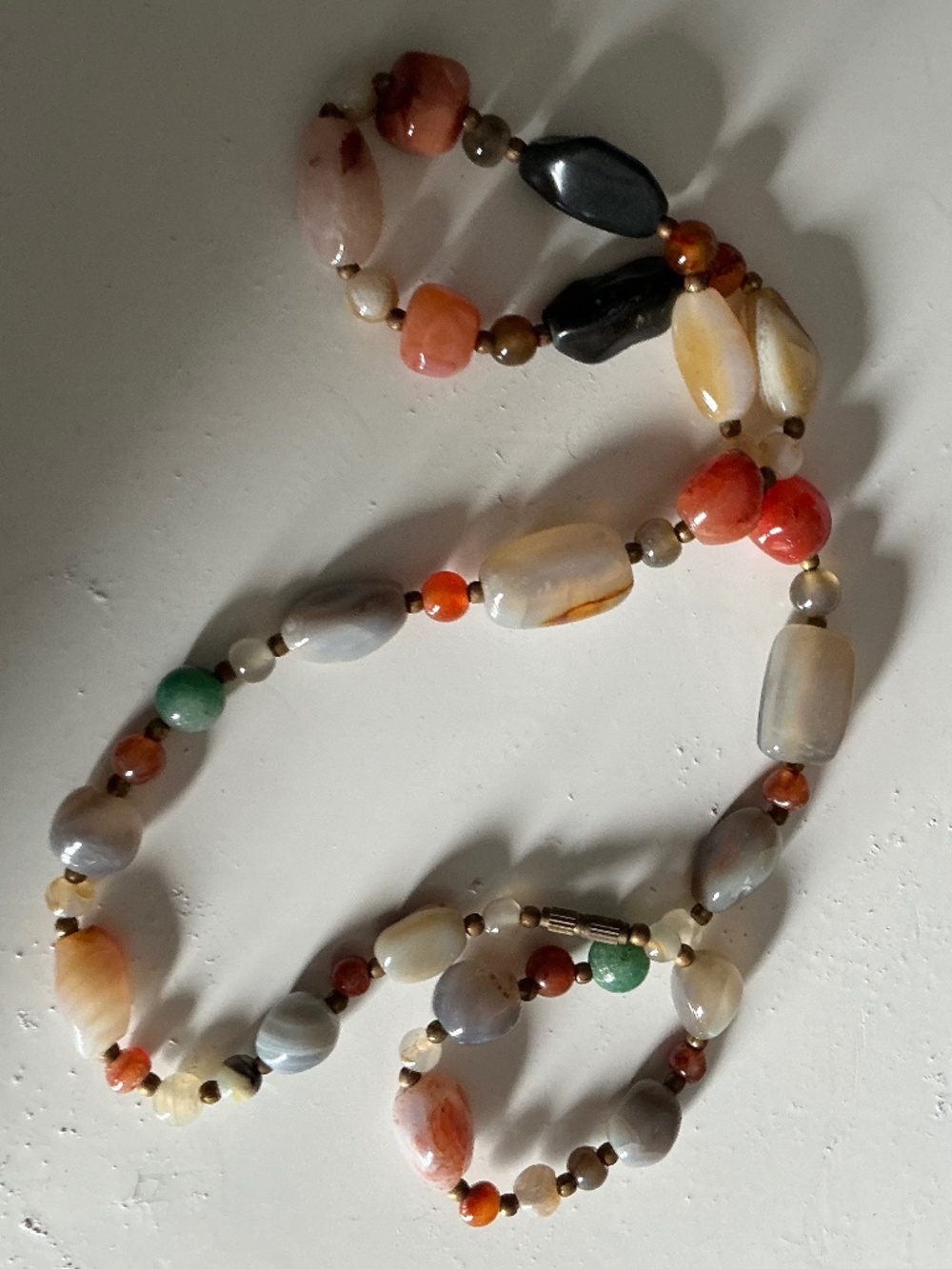 Vintage Agate and carnelian beaded necklace 14-15 mm beads